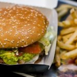 Τα γεύματα εκτός σπιτιού σχετίζονται με υψηλή αρτηριακή πίεση