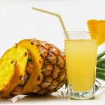 Υπέροχο smoothie ανανά, με σπόρους chia και τζίντζερ
