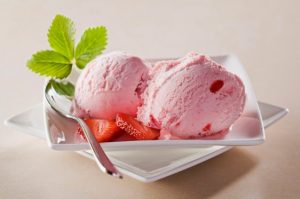 Απίστευτο σπιτικό παγωτό φράουλα σε 2 λεπτά