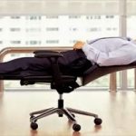 Ευεργετική ακόμη και η ολιγόλεπτη διακοπή του καθιστικού χρόνου