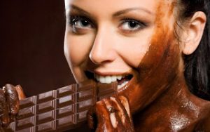 Για λείο, απαλό και μεταξένιο δέρμα, δοκιμάστε σοκολάτα!