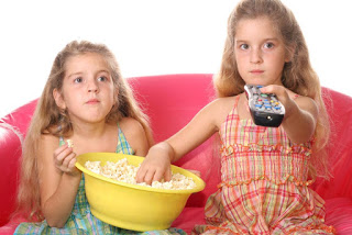 Οι διαφημίσεις τροφίμων σχετίζονται με την εφηβική παχυσαρκία