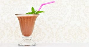 Δροσερό smoothie πεπόνι με μέντα