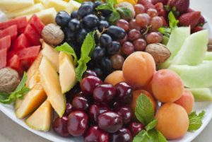 Τί μας προσφέρουν τα πιο συνηθισμένα καλοκαιρινά φρούτα