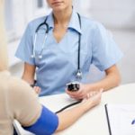 Ανακαλύψτε πώς συνδέεται η μεσημεριανή «σιέστα» με την πίεσή σας