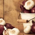 Ένα κουτάλι αρκεί για να διώξετε τη μυρωδιά του κρεμμυδιού και του σκόρδου!