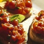 Πικάντικες μπρουσκέτες με ντομάτα και μυρωδικά