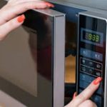 Πώς επιδρά η χρήση του φούρνου μικροκυμάτων στη θρεπτική αξία των τροφίμων