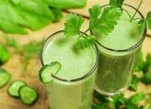 Smoothie με πράσινο τσάι, φρούτα και λαχανικά