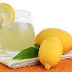 Smoothie αποτοξίνωσης με πράσινο τσάι, ανανά, γκρέιπφρουτ και τζίντζερ