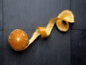 Το μόνο που χρειάζεστε για λαμπερό δέρμα είναι η φλούδα ενός πορτοκαλιού!