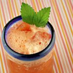 Δροσιστικό smoothie με καλοκαιρινά φρούτα