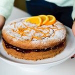 Κέικ με καρύδια, πορτοκάλι και μαρμελάδα, χωρίς γλουτένη