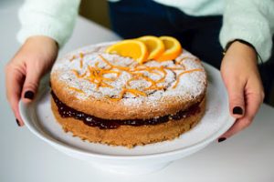 Κέικ με καρύδια, πορτοκάλι και μαρμελάδα, χωρίς γλουτένη