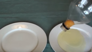 Πως να ξεχωρίσετε το ασπράδι από τον κρόκο με ένα μπουκάλι!