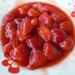 Γρήγορο trifle με γιαούρτι και καραμελωμένες φράουλες