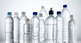 Δείτε πώς τα πλαστικά μπουκάλια μπορεί να τοξικά για τις βιταμίνες στο σώμα μας
