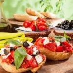 Η μεσογειακή διατροφή συνδέεται με χαμηλότερο κίνδυνο πρόωρου θανάτου