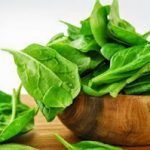 Μια μάσκα με σπανάκι και μέλι θα δώσει στο δέρμα σας λάμψη και απαλότητα!