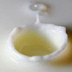 Έχετε λιπαρό δέρμα; Βάλτε γάλα και λάδι!