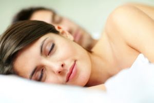 Οι ώρες ύπνου σχετίζονται με τα κιλά μας