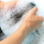 Έτσι θα διώξετε την μυρωδιά της χλωρίνης από τα χέρια σας!