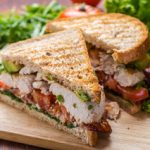 Light club sandwich με κοτόπουλο και σπανάκι
