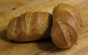 Ανακαλύψτε σε τι διαφέρει το μαύρο ψωμί από το ψωμί ολικής άλεσης