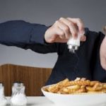 Μπορώ να τρώω περισσότερο αλάτι το καλοκαίρι;