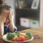 Οι βασικότερες αιτίες που μπορεί να κάνουν ένα παιδί να ζητάει συνέχεια φαγητό