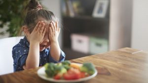 Οι βασικότερες αιτίες που μπορεί να κάνουν ένα παιδί να ζητάει συνέχεια φαγητό