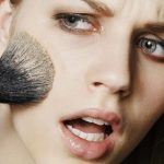 Το μακιγιάζ μπορεί να μας κάνει να φαινόμαστε κουρασμένοι