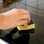 Όλα όσα πρέπει να γνωρίζετε για τον καθαρισμό της κεραμικής εστίας