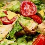 Δροσερή σαλάτα  κοτόπουλου με dressing από μουστάρδα και μέλι
