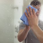 Εξαφανίστε τις γρατσουνιές από τους καθρέφτες έτσι απλά!