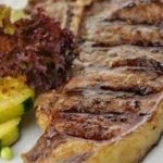 Μοσχαρίσιες μπριζόλες με λαχανικά στο φούρνο