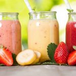 Τονωτικό smoothie με ξηρούς καρπούς, φρούτα και, μέλι