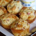 Αλμυρά muffins με μπρόκολο, φέτα και γαλοπούλα