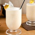 Νηστίσιμο smoothie με μπανάνα, πορτοκάλι, τσάι και γάλα καρύδας