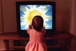 Νέα δεδομένα για τις αρνητικές συνέπειες της αυξημένης τηλεθέασης στα παιδιά