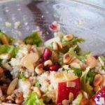Πολύχρωμη σαλάτα με κινόα, σπαράγγια και τυρί τύπου cottage
