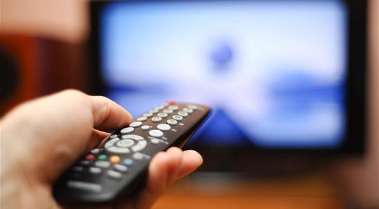 Η αυξημένη παρακολούθηση τηλεόρασης συνδέεται κίνδυνο καρκίνου του παχέος εντέρου
