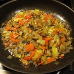 Μακαρονάδα vegan με σάλτσα μανιταριών με πιπεριές