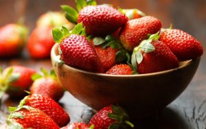 Πέντε  λόγοι για να βάλετε τις φράουλες στη διατροφή σας