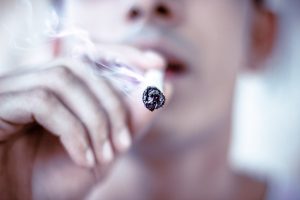Πώς το κάπνισμα συνδέεται με την κακή διατροφή