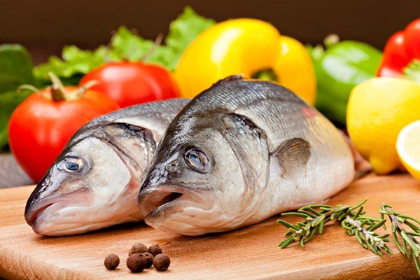 Κατανάλωση ψαριού δύο φορές την εβδομάδα βελτιώνει την  καρδιαγγειακή υγεία