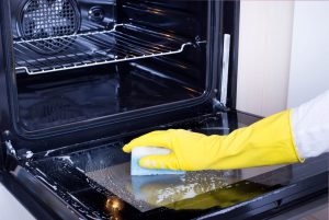 Έτσι θα καθαρίσετε σωστά το φούρνο σας!