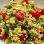 Σαλάτα κινόα με dressing γιαουρτιού και μουστάρδα