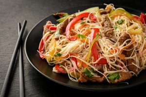 Ασιατική σαλάτα με noodles