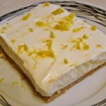 Ελαφρύ γλυκό με γιαούρτι και μπισκότα ολικής άλεσης